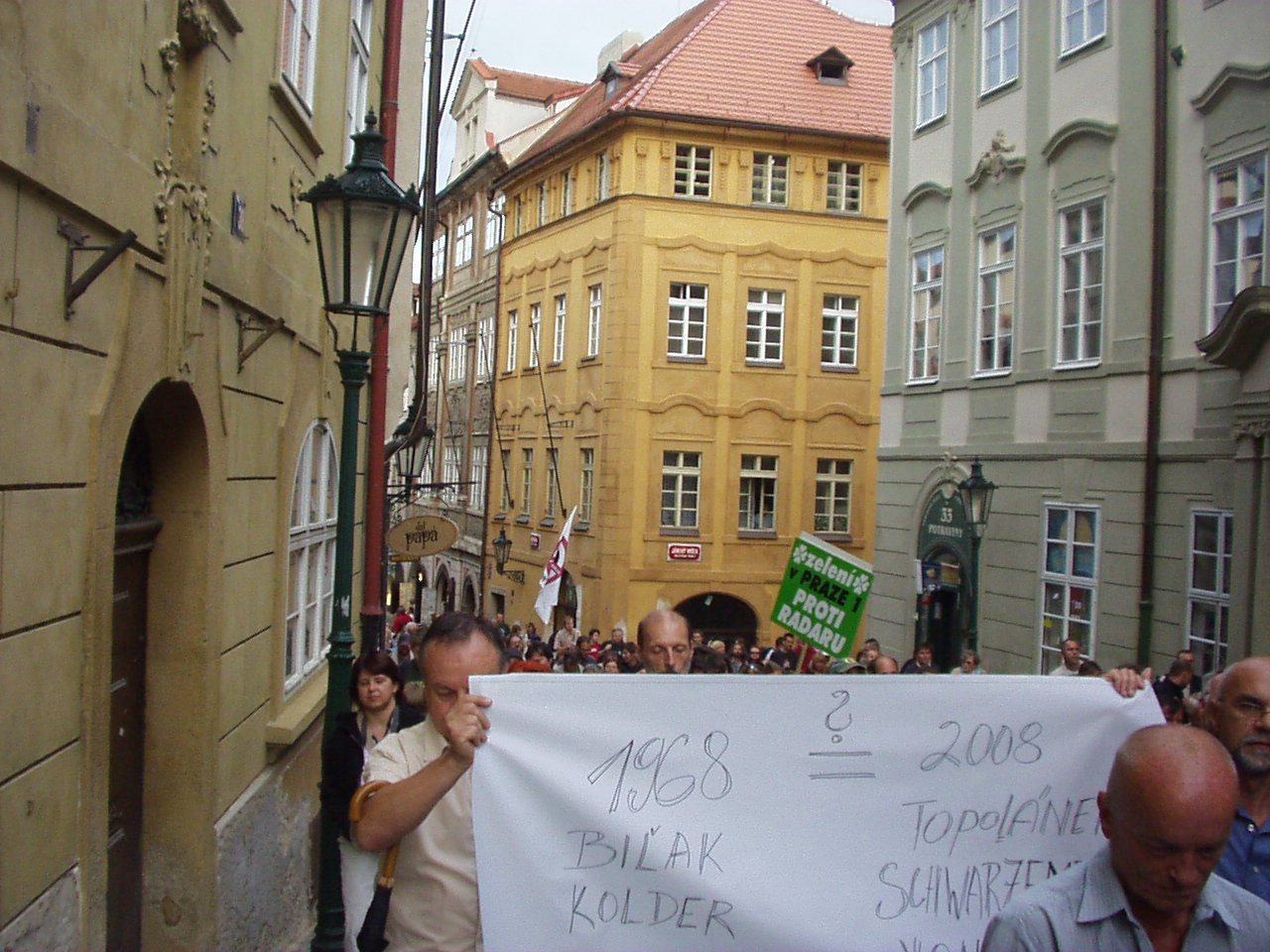 A už se pochoduje zase. 2010